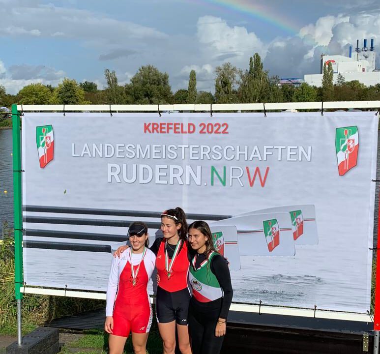 Laetitia Hajek wird Vize-Landesmeisterin (links im Bild)