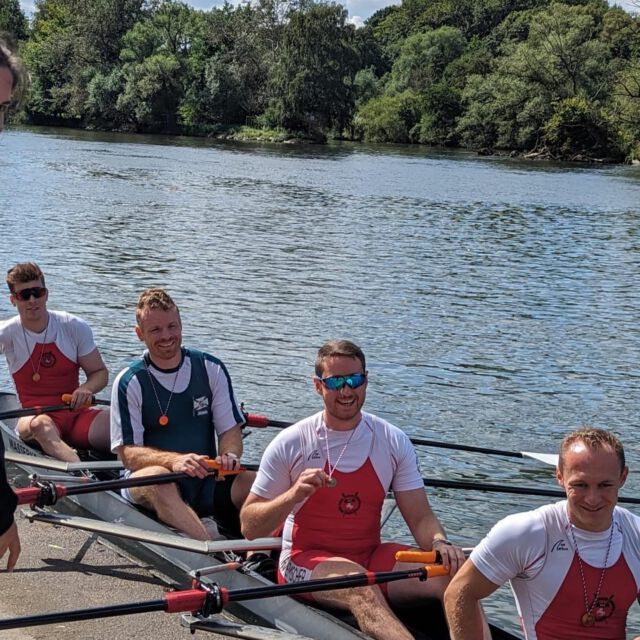 Einen erfolgreichen Start in die Herbstsaison gelang uns dieses Wochenende auf dem Ruhrsprint! Sportler aus verschiedenen Abteilungen, darunter Kinder, Junioren, Senioren und Masters, bewältigten die knapp fünfhundert Meter lange Sprintstrecke auf der Ruhr. Trotz anspruchsvoller Strömungsverhältnisse sammelten die Athleten wertvolle Regattaerfahrungen und erzielten erfreuliche Erfolge. Der Höhepunkt aus Vereinssicht war das Rennen im Männerachter gegen die lokal ansässige Mannschaft des Witten/Bochum Achter aus der Ruderbundesliga. Hier konnte sich der Wanner-Achter nach einem eng umkampften Start an die Spitze schieben und das Duell für sich entscheiden. Den Bericht findet ihr auf unserer Website!
#rudernistdergeilstesportderwelt #rudern #rowing #sprint #achter #ruderbundesliga #sport #wanneeickel #wannerachter