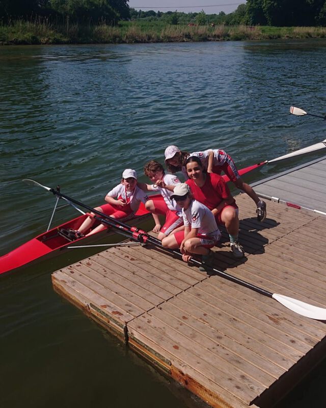 Erfolgreiches Regatta Wochenende für unsere Kinder 🚣 Letztes Wochenende startete unsere Kinderabteilung auf der zweiten Regatta der Saison in Waltrop und sie konnten ihr Können im Slalom, auf der Langstrecke über 2000 und 3000m sowie auf der Rennstrecke zeigen. Im Slalom gab es 7 Starts und davon 5 Siege und einen 2. Platz🥇🥇🥇 Auf der Langstrecke konnten wir 2 Siege und einen 2 Platz nach Hause holen und auch die Rennstrecke wurde mit 3 Siegen und 3 zweiten Plätzen erfolgreich bestritten 🔥🥇💪🏻 Wir sind sehr zufrieden mit der Entwicklung die unsere Kinder machen und hoffen auf ein genauso erfolgreiches Wochenende in Kettwig bei der nächsten Kinderregatta 💪🏻💪🏻💪🏻